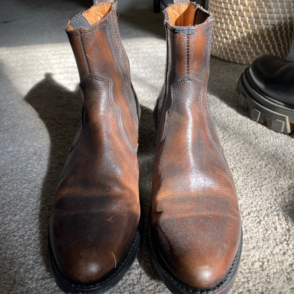 Frye brown and black distressed chelsea boot - Picture 4 of 6